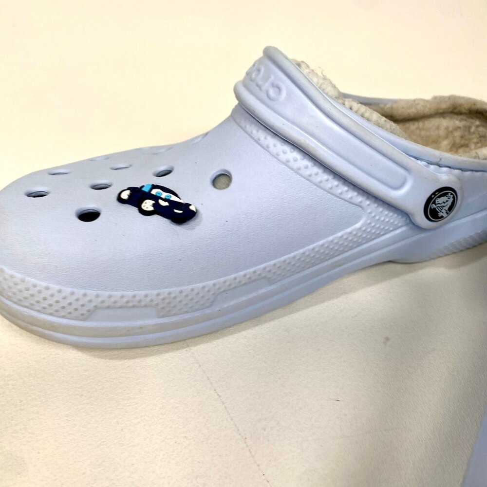 Light Blue Crocs Lined Clog | Men's Size 7 / Women's Size 9 with Car Charm - Picture 8 of 8